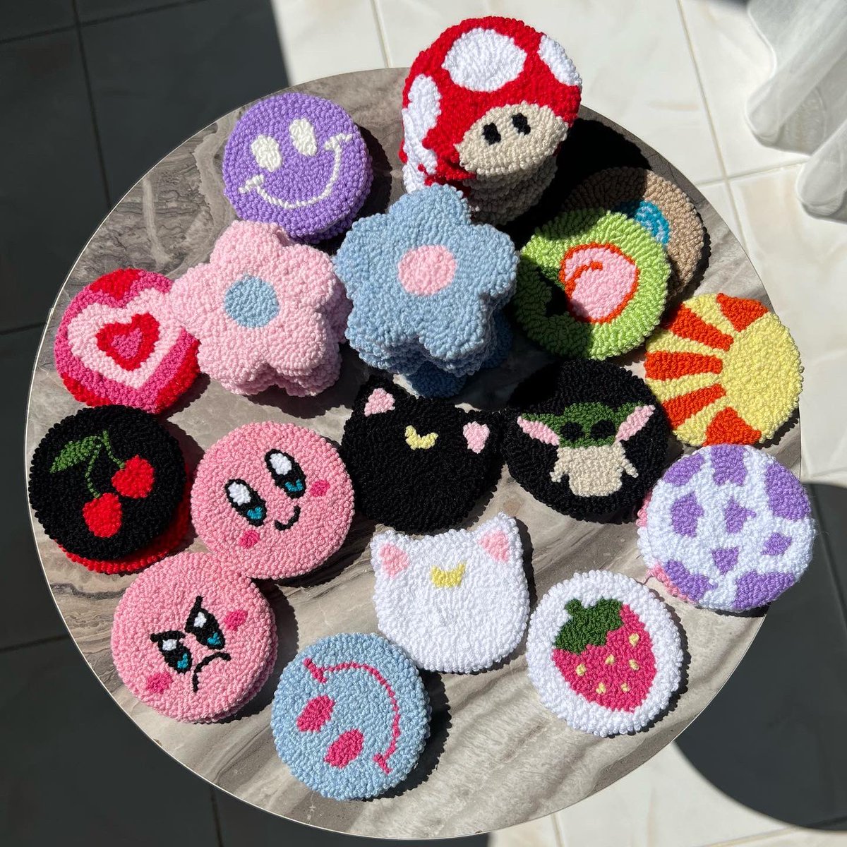 aycanucar_'s tweet photo. Coasters in the car https://t.co/Il7Mw5x5TD
