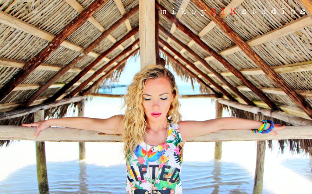 mikeysinstudios's tweet photo. LIFTED in #CayoCoco #Cuba 🇨🇺 #ThrowbackThursday 
From our #Beautiful #Beach Destination #photoshoot
#Model Mermaid Michaels 
#MakeUp Elizabeth Carey 
#Producer #CreativeDirecting #Photography by
#mikeySINstudios 
#travelthursday #fashion #beachlife #travelphotpgrapher #Toronto 🏖 https://t.co/HzAskOj7e6