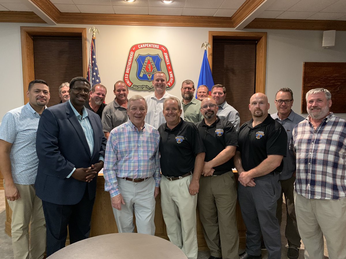 MidAmCarpenters's tweet photo. Thx to @SenatorDurbin for stopping by the #Local270 office in Springfield to meet w/ our Representatives. Sen. Durbin has been a long time supporter of Carpenters Union initiatives &amp; we appreciate his leadership on infrastructure projects that create work for our members! #twill https://t.co/NXUnVH3S6M