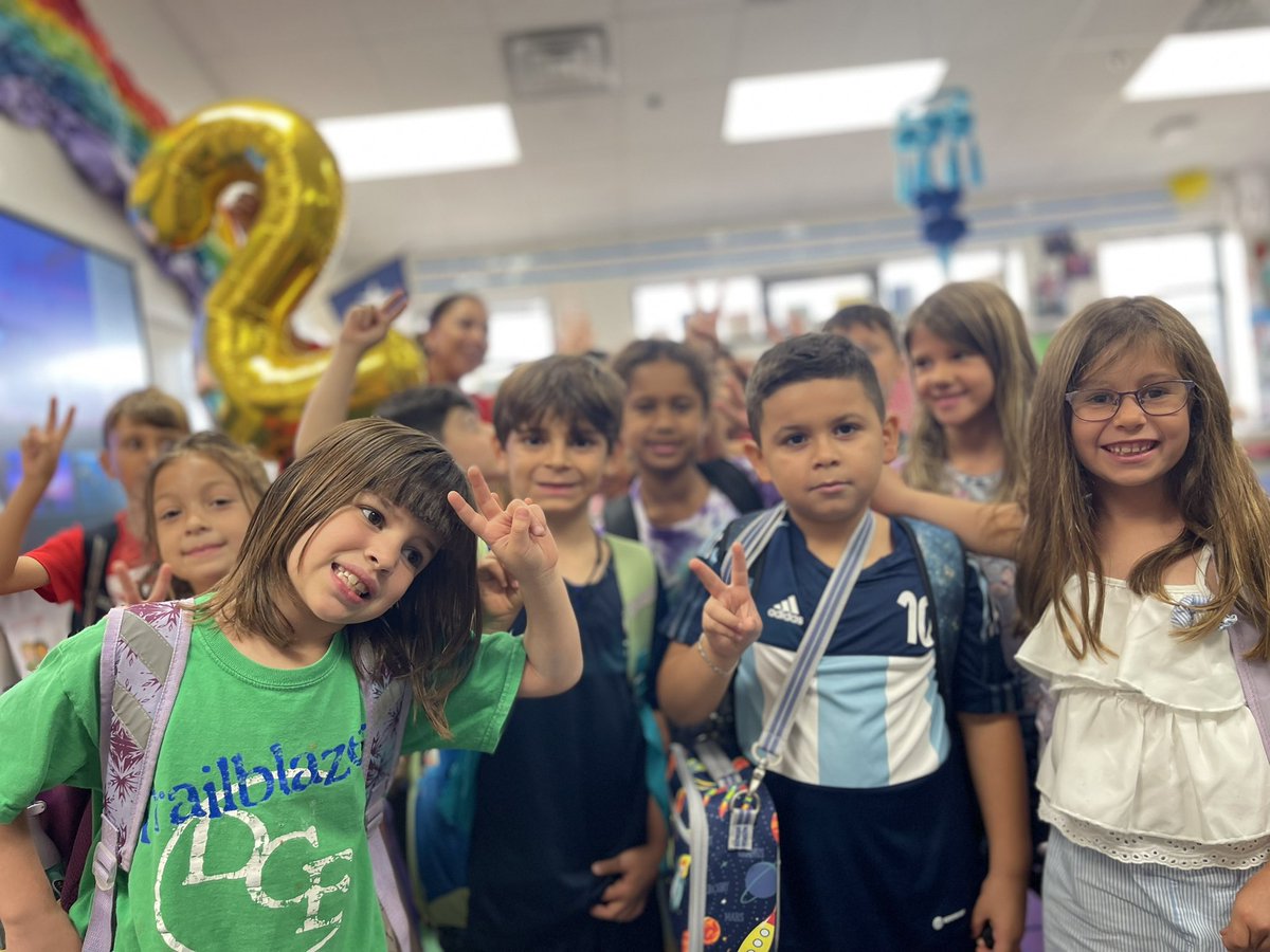 Yolanda Velazquez Martinez (@2nddualdce) on Twitter photo 2D had a great 2nd day of school in 2nd grade! @DCEtrailblazers <a href="/2ndDualDCE/">Yolanda Velazquez Martinez</a> 2D had a great 2nd day of school in 2nd grade! @DCEtrailblazers <a href="/2ndDualDCE/">Yolanda Velazquez Martinez</a>