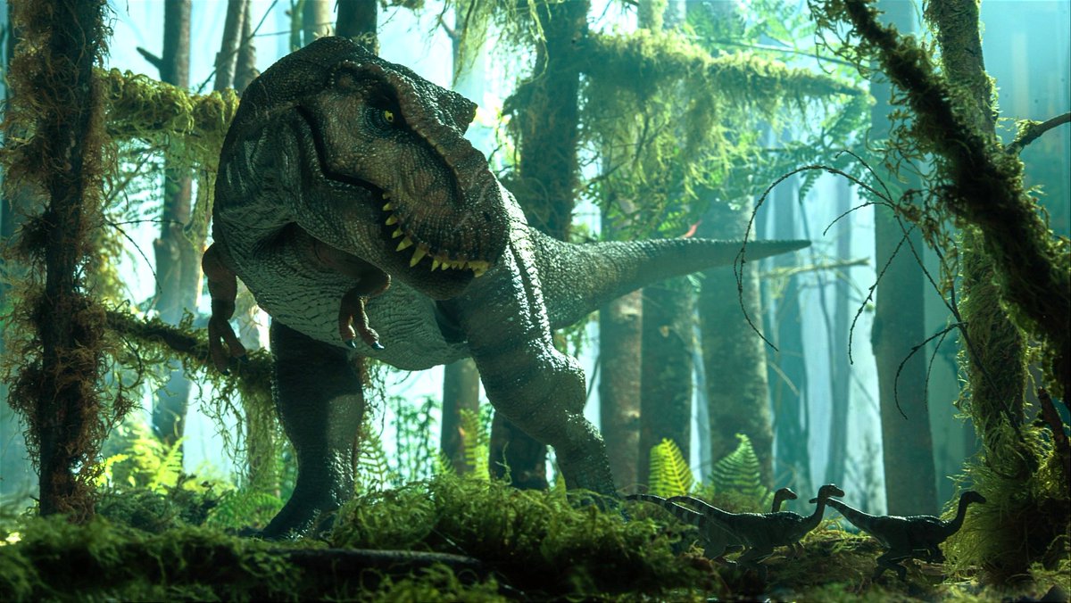 SceneBorn's tweet photo. A close shave for three young Galimimus!
As promised, here's another shot of the incredible rubbersaurs T.rex by @MarcoMakesYT and co.
#jurassicpark #toyphotography #toycinematography #jurassicparkfanart #marcomakes #rubbersaurs https://t.co/DqX08eP4xY