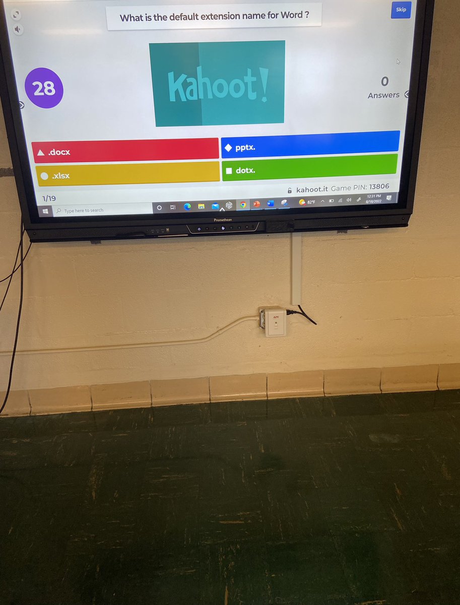 _chelseythomas's tweet photo. Learning can be fun! Today my class played Kahoot as a review for help with a test they’re having on tomorrow. They also worked on labeling parts in Word Microsoft! #WeHaveFunLearning https://t.co/S6M0MLhrXS