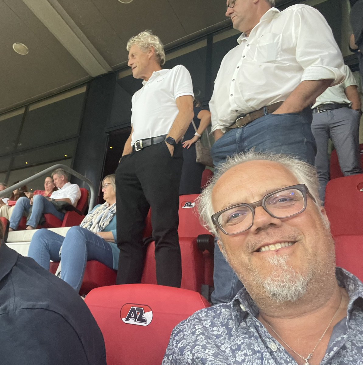 joskeijsper's tweet photo. Even een keer op uitnodiging vanmet @MartinStoker (kaarten van RTL) naar AZ! Eten, drinken en @AZAlkmaar zien winnen! #keeskist #maartenmartens #azcil #alkmaar https://t.co/9Au0652A5U