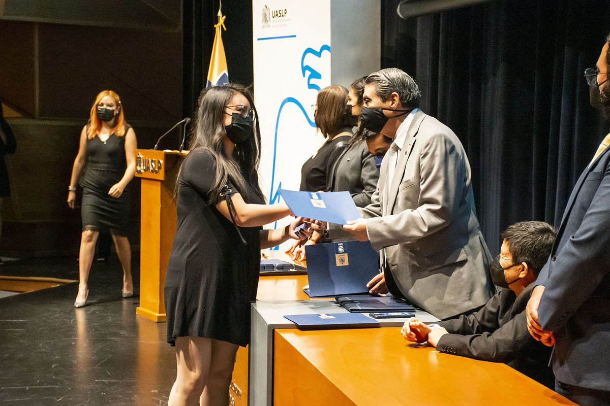 LaUASLP's tweet photo. 🔹 @FenUaslp entrega cartas de pasante a egresados de las carreras de Nutrición y Enfermería, generación 2017-2022.
👉 🌐 Consulta la nota completa:
https://t.co/nf4PJE0lWg
#UASLP #SiempreUASLP #FENUASLP https://t.co/Z4xnmczFAw