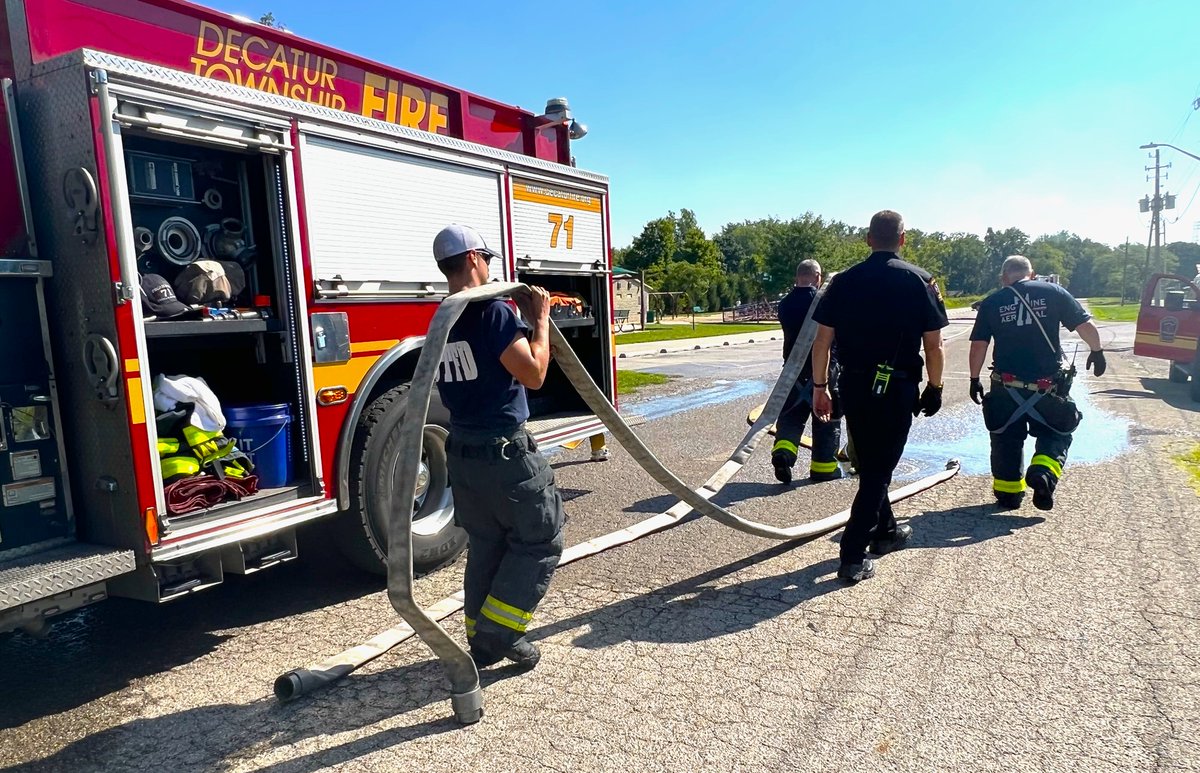 Decaturtwpfire's tweet image. Training never stops! NFPA sets standard guidelines for the fire service.  This week all three DTFD shifts (A, B, C) trained on NFPA 1410: Standard on Training for Emergency Scene Operations.  Keep training, stay proficient! @NFPA #nfpa #training #masterstream