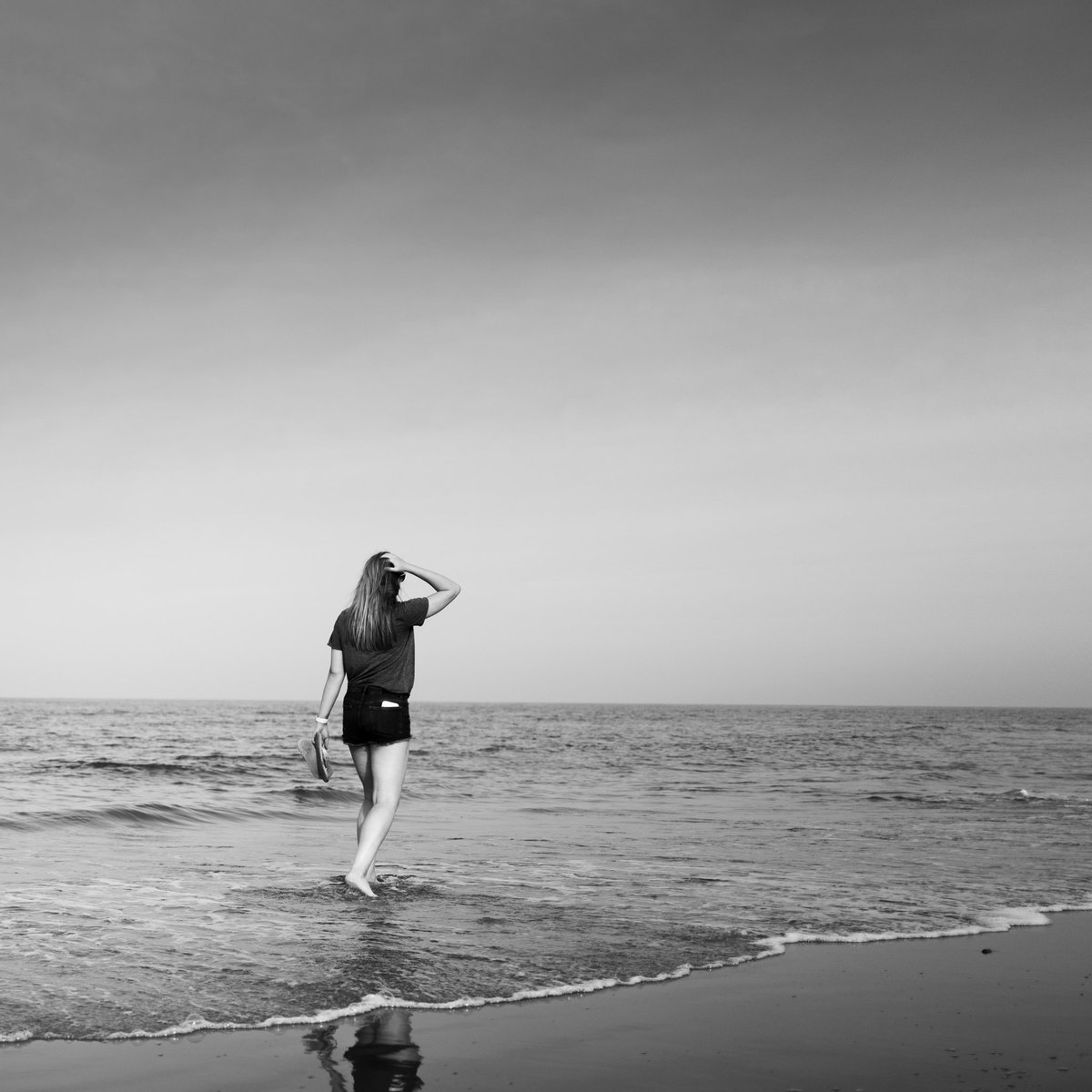 DanJFly's tweet photo. Seaside walks.
#leica #leicaq2 #bnw #blackandwhite #blackandwhitephotography #blackandwhitephoto #beach #norfolk #ThePhotoHour #photooftheday https://t.co/40z1KENa4u