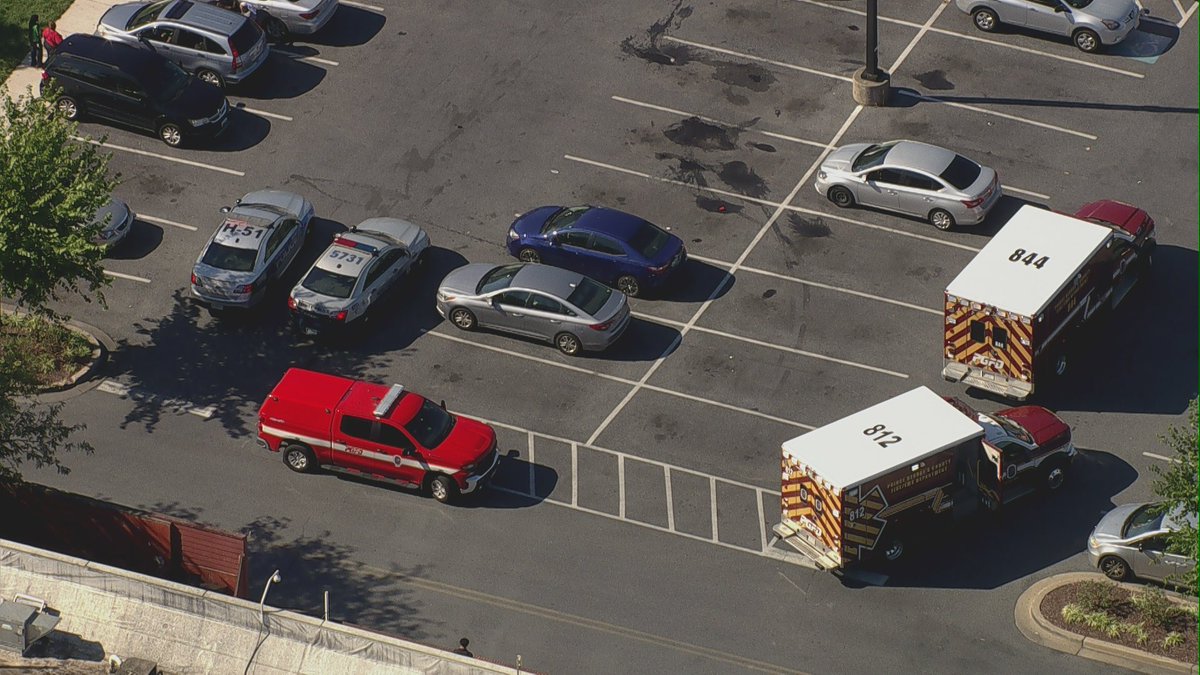 #BreakingNews confirmed shooting in the food court at the Mall at Prince Georges on East West Highway - suspect/victim info not released yet, large police and EMS response, avoid area <a href="/PGPDNews/">PGPDNEWS</a> <a href="/nbcwashington/">NBC4 Washington</a> #BREAKING #mallatprincegeorges