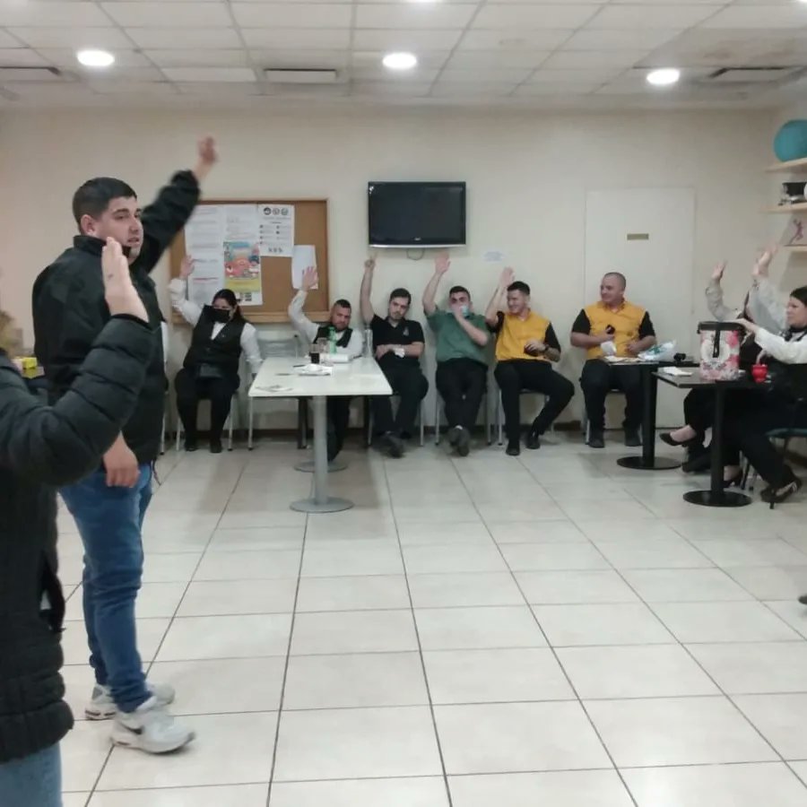 ALEARAG_MIDAS's tweet photo. Las y los trabajadores de 𝗚𝗥𝗨𝗣𝗢 𝗠𝗜𝗗𝗔𝗦 𝗕𝗜𝗡𝗚𝗢𝗦 decidieron rechazo unanime a la oferta salarial empresarial por insuficiente.✊
🗣️#𝐄𝐋𝐒𝐀𝐋𝐀𝐑𝐈𝐎𝐍𝐎𝐀𝐋𝐂𝐀𝐍𝐙𝐀
@LoteriaBA @MinTrabajoAR https://t.co/eQc3rQKbeX
