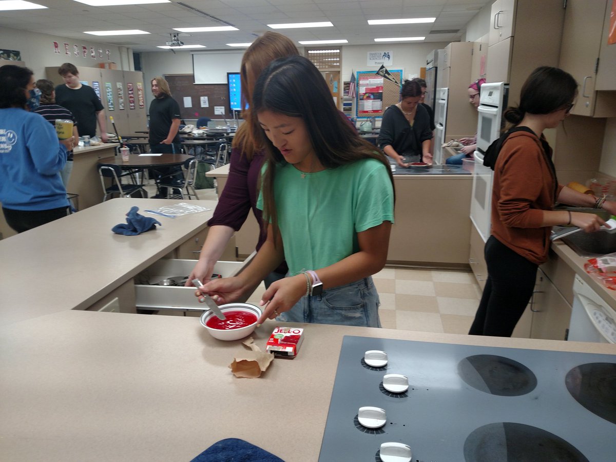 ThomasPWallace's tweet photo. @SpencerOwenCSC 
Inside my pie, Identify the types of carbohydrates. Advance Life Science Food Science. Owen Valley High School https://t.co/XEKag0xIOL