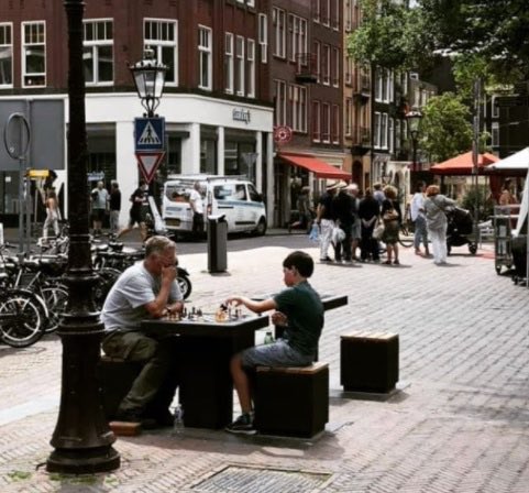 ¿A cuántos retuits pueden llegar estas fotos de mesas de ajedrez? #AjedrezUrbano