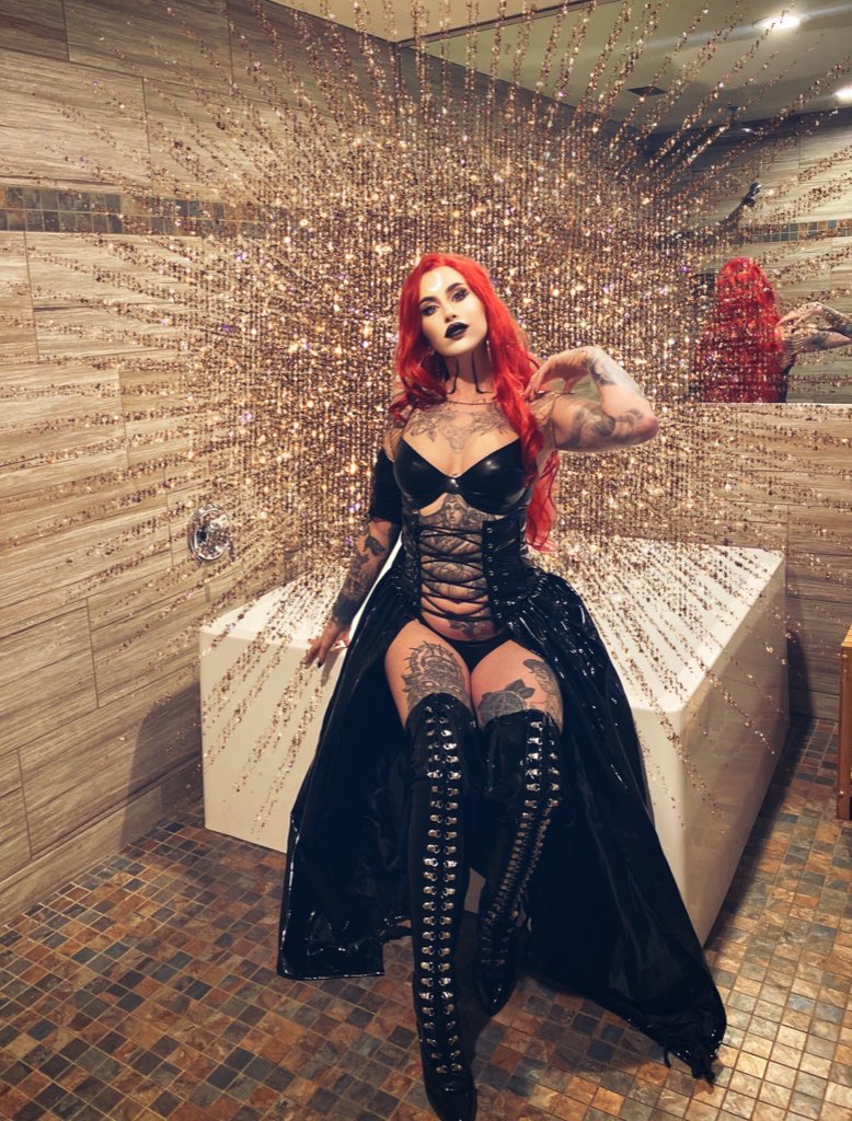 Oostwalum's tweet photo. Thank You very much for Your Great &amp; Stunning pictures Domina Rin!
Thank You very much for Your Great &amp; Stunning tweets Domina Rin!
You look absolutely Stunning Domina!
Absolutely Stunning boots Domina!

Follow &amp; RT
@RixxRin
@MajestyRin 
@theredcathedral
https://t.co/PyXQ0Zc6EE