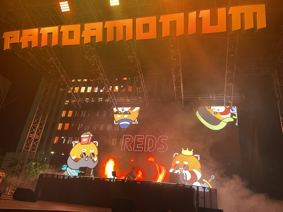 sagebbt's tweet photo. Take me backkkk #LasVegas #Pandamonium https://t.co/FmazyhMROT
