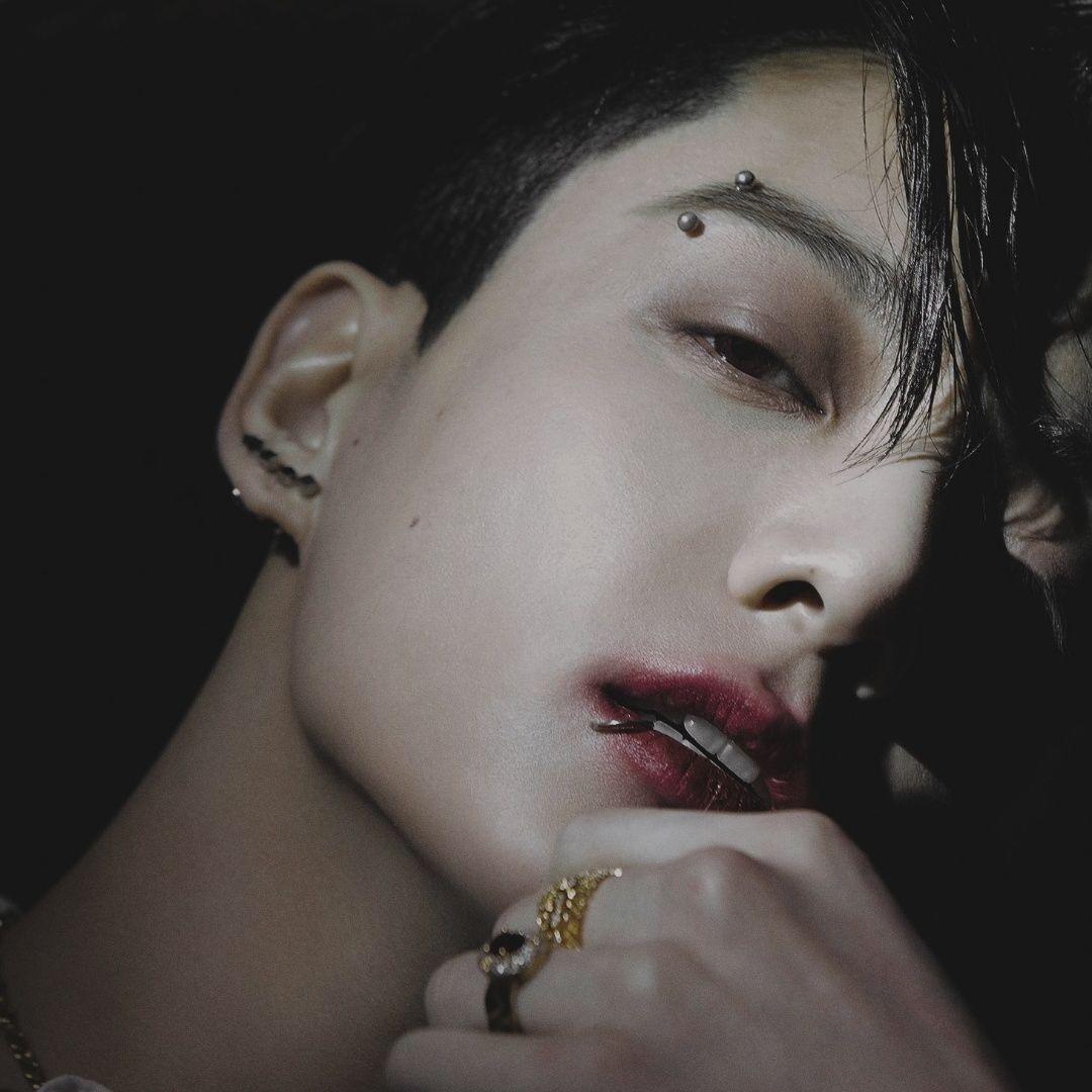 jkhoex's tweet photo. jungkook salvatore. https://t.co/VinRZmudxU