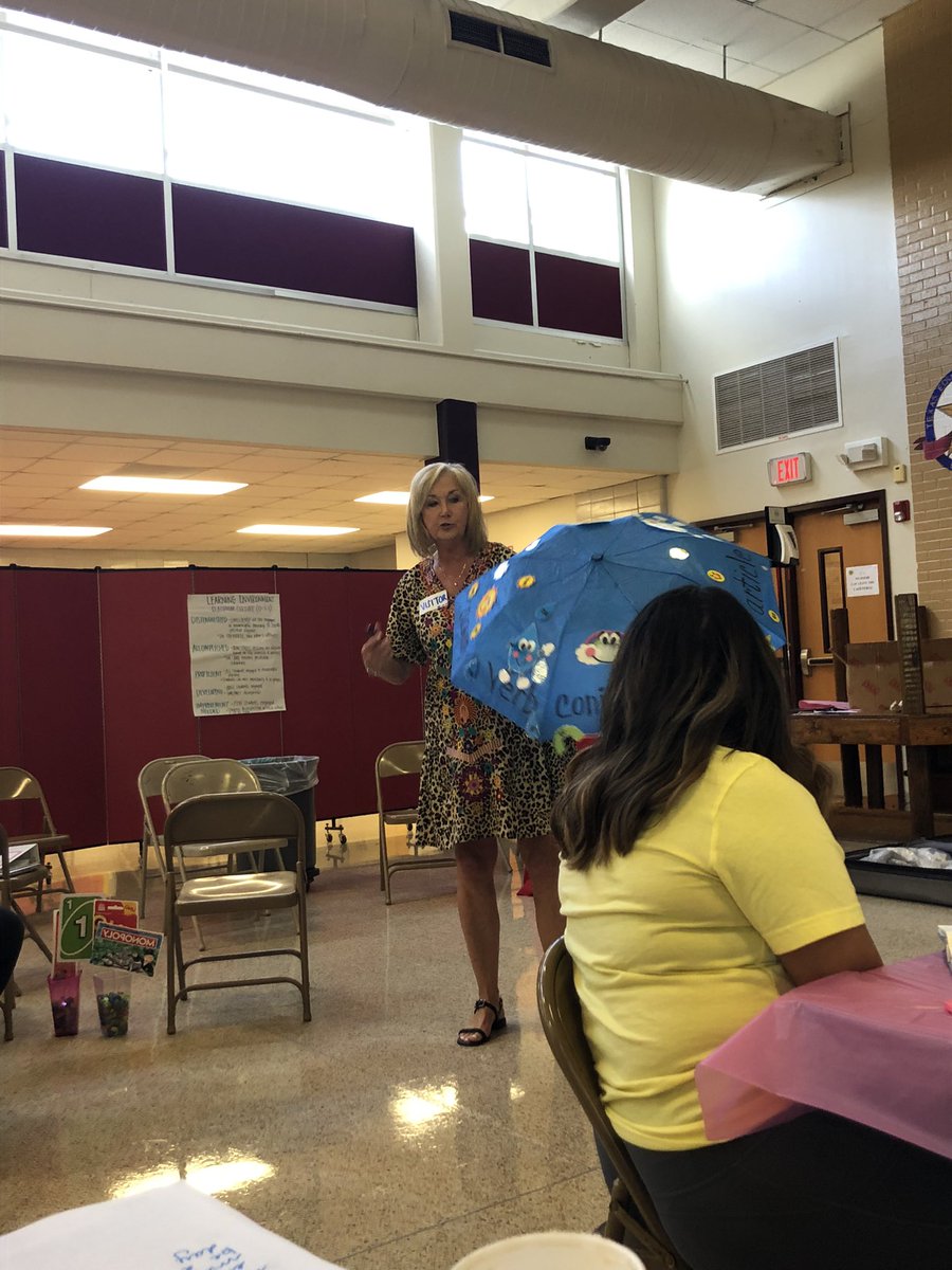 _msavalos's tweet photo. At today’s writing academy, I learned about different and engaging activities I can do when teaching the different parts of speech. I can’t wait to implement these with my second graders soon! 
#makingwinningmoves @CorneliusElem https://t.co/dUya2k3A07