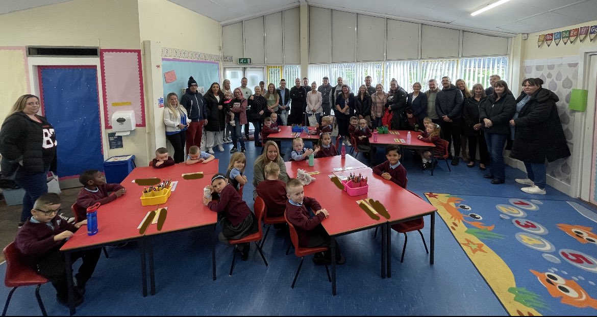 ClydemuirPS's tweet photo. Yesterday, we welcomed in our fabulous new primary 1 children alongside their families. We are all looking forward to working together ⭐️ #growingtogether #learningforever #clydemuirfamily #family #teamwork https://t.co/e6erwqvU3P