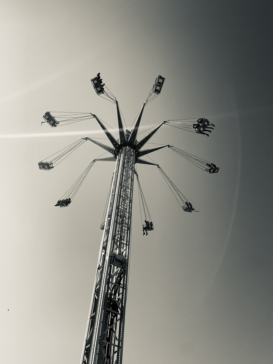 Snaps36920528's tweet photo. Fly like the #wind’
.
.
.
.
#fairground #hastings #fairgroundride #bnw  #bnwphotography #blackandwhitephotography #urban #urbanphotography #hastings #eastsussex #uk #britishholidays https://t.co/DcqjWOol9P