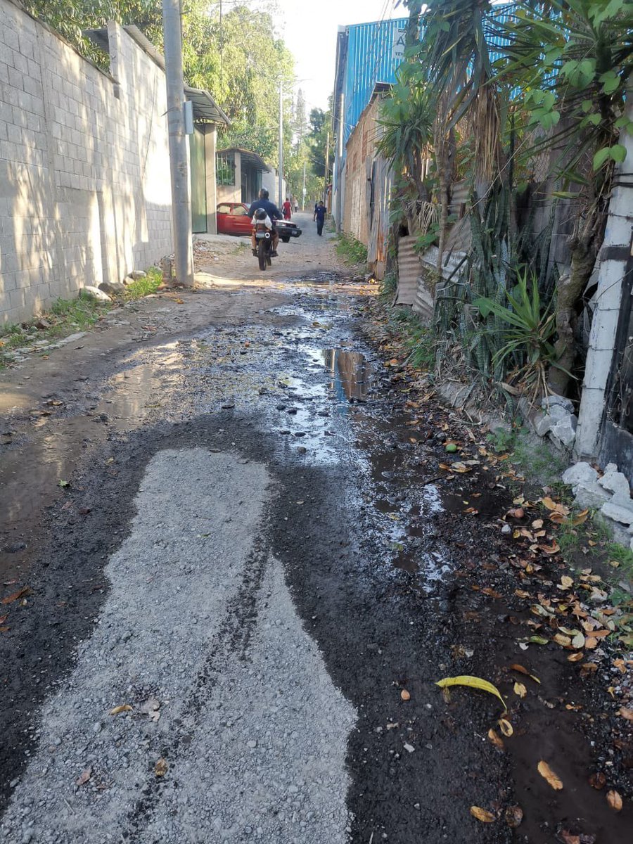 ColoniaCabrera's tweet photo. @AlcaldiadeSoya @ObraMunicipal @DNercymontano Colonia Cabrera también la necesita @DNercymontano . Debido a la falta de interés que recibimos por su administración, nos unimos como vecinos para arreglar nuestra principal vía de acceso.Seguimos en espera a sus promesas acordadas el 6 OCT 2021 @ObraMunicipal @alvaroobyrne https://t.co/ScOiYFnJra