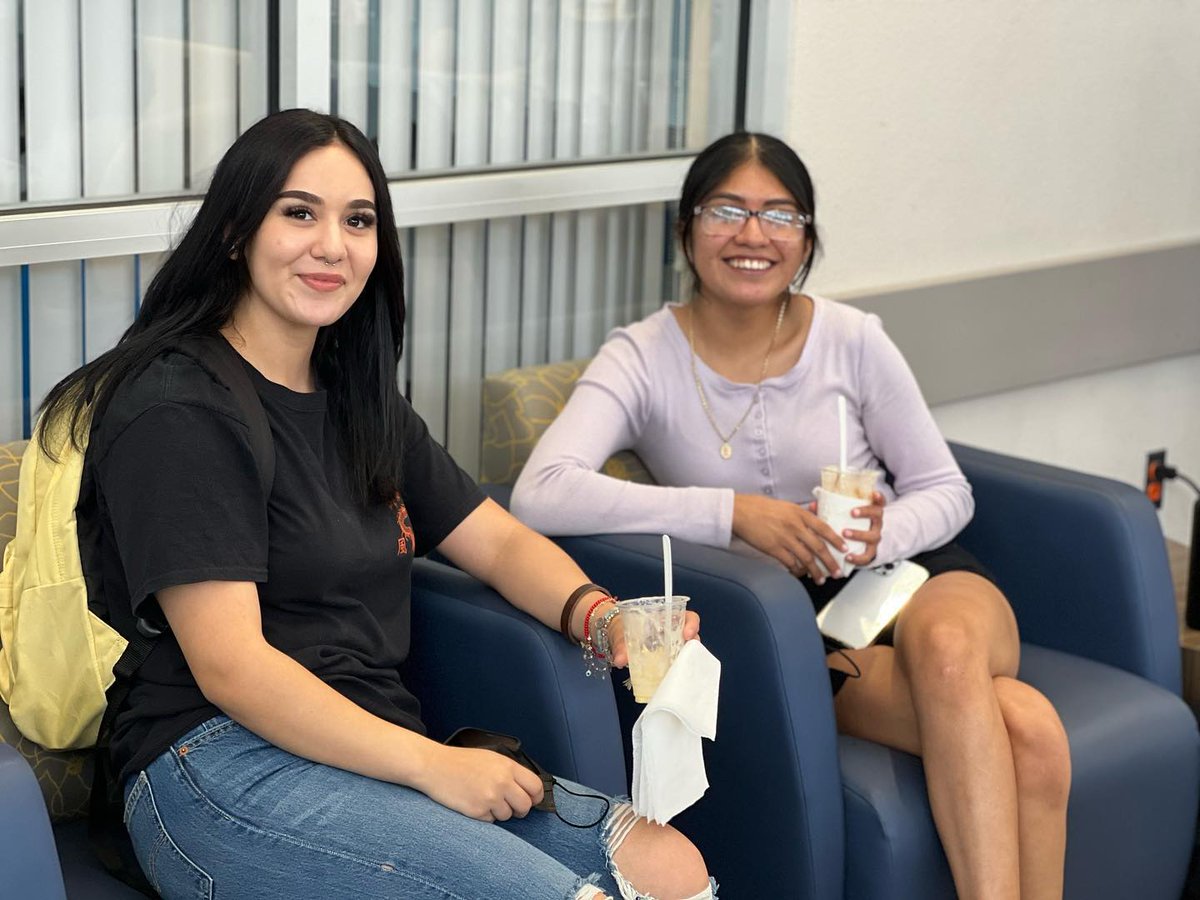 LemooreCollege's tweet photo. The first of the fall semester at West Hills College Lemoore has been amazing! We’ve had a chance to meet new students, welcome them to campus, and help them find their way on on campus. It’s so nice to see our students’ smiling faces! #WHCLemoore #BackToSchool #FallSemester https://t.co/EeZSX14Dhp
