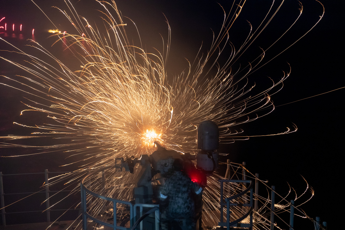 DefenceAust's tweet photo. On #WorldPhotographyDay 📸 @DefenceAust would like to showcase the work of the talented imagery specialists of #YourADF. They do an amazing job, often under extreme circumstances.💪

Check out their shots ➡ https://t.co/VXU1sSvH4j 

#AusNavy #AusArmy #AusAirForce https://t.co/7sq3lcRBGU