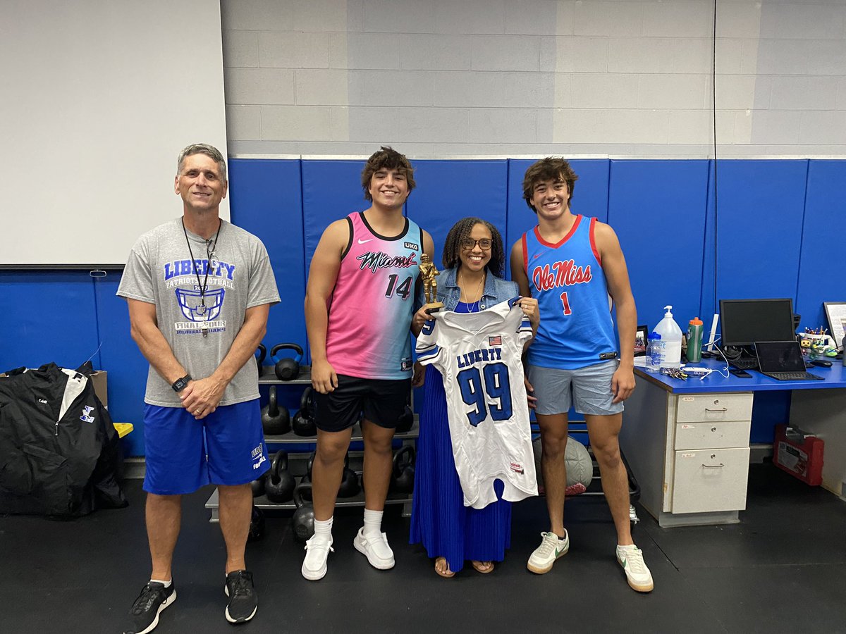 OlibFootball's tweet photo. Honoring our first teacher of the week of the season, Mrs. Ellis! @LHSAthleticDept https://t.co/YHBu51iZwB