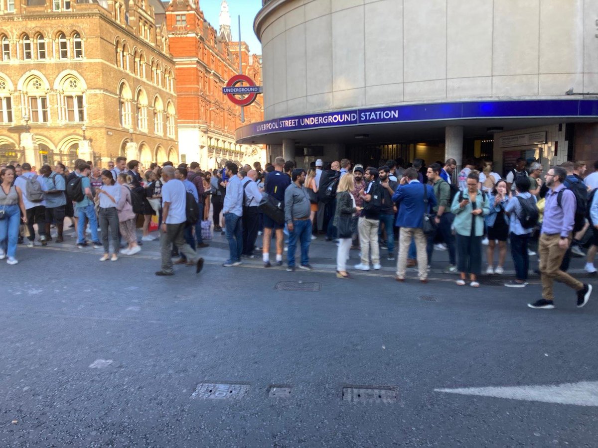 Tony_Devenish's tweet photo. Chaos at Liverpool St. "@SadiqKhan is the worst Mayor ever," said a commuter to me! https://t.co/t0G1d66Znz