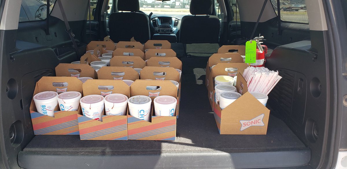 SuptBenJ's tweet photo. What an outstanding first day of school for @ellinwoodeagles ... @sonicdrivein drinks for every staff member! #DrivenToSuccess #355Tweets #LetsLightThisCandle https://t.co/Ze6rJxdbz1
