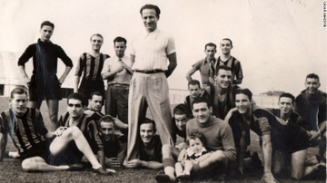 GentlemanUltra's tweet photo. 🆕🚨 In the new TGU podcast @SerieA_Aust sits down with @theinsidelefty to discuss extraordinary life of Ernő Egri Erbstein, the @EgriErbstein Tournament, @CorinthianCas and more. Enjoy the conversation. #Calcio #SerieA #Erbstein #VaiCorinthians 🇮🇹⚽️🇭🇺
https://t.co/kC2MEO5gPi https://t.co/pltBOF7kSR