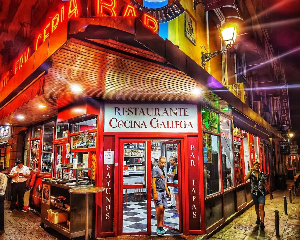 luzfosca's tweet photo. Madrid, Aug 2022
.
.
.
.
.
.
#fernandoaestevesphoto #madrid #gf_streets #cocinagallega #tapas #streets_storytelling #streetphotography #sweet_street_beat #zonestreet #lensculture #streetclassic #urbanstreetphotogallery #street_level_photo_official #stree… https://t.co/63z1th3gg9 https://t.co/B5XbymtnEe