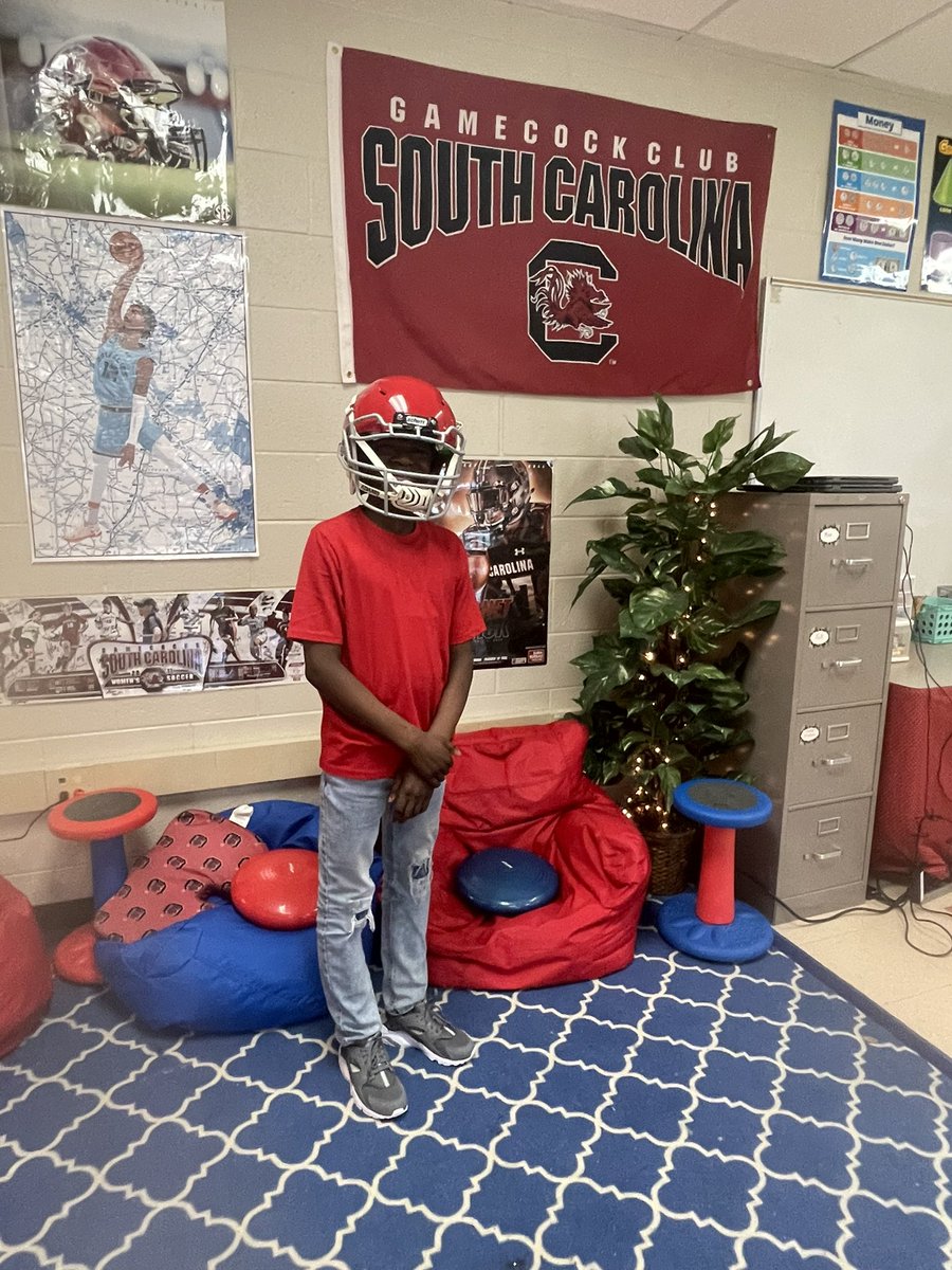 SeeTheAble1's tweet photo. 🚨WE HAVE A FOOTBALL PLAYER🚨
Tyquail set a goal, made a plan, and worked hard to ACHIEVE it! Proud is an understatement!!! Way to go, TG!!! He IS the #BestOfCMS ❤️🤍💙🏈@CraytonMiddle @Rosita1322 @sosouthcarolina @GamecockFB #SeeTheAble #KnockingDownBarriersAllDay😤👊🏾 https://t.co/T5930QYr0J
