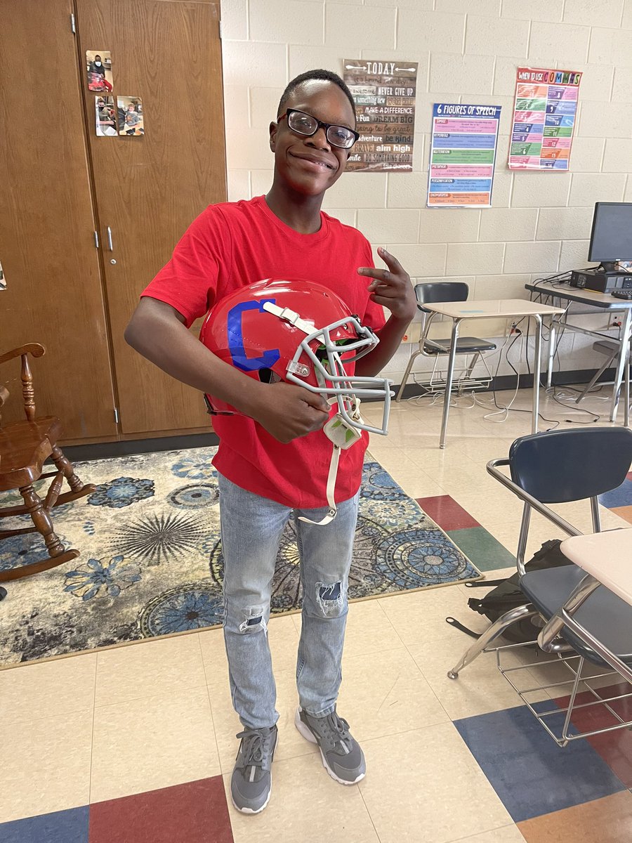 SeeTheAble1's tweet photo. 🚨WE HAVE A FOOTBALL PLAYER🚨
Tyquail set a goal, made a plan, and worked hard to ACHIEVE it! Proud is an understatement!!! Way to go, TG!!! He IS the #BestOfCMS ❤️🤍💙🏈@CraytonMiddle @Rosita1322 @sosouthcarolina @GamecockFB #SeeTheAble #KnockingDownBarriersAllDay😤👊🏾 https://t.co/T5930QYr0J