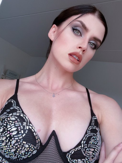 Tell me what color my eyes are ? https://t.co/c2wNZ7P4nd