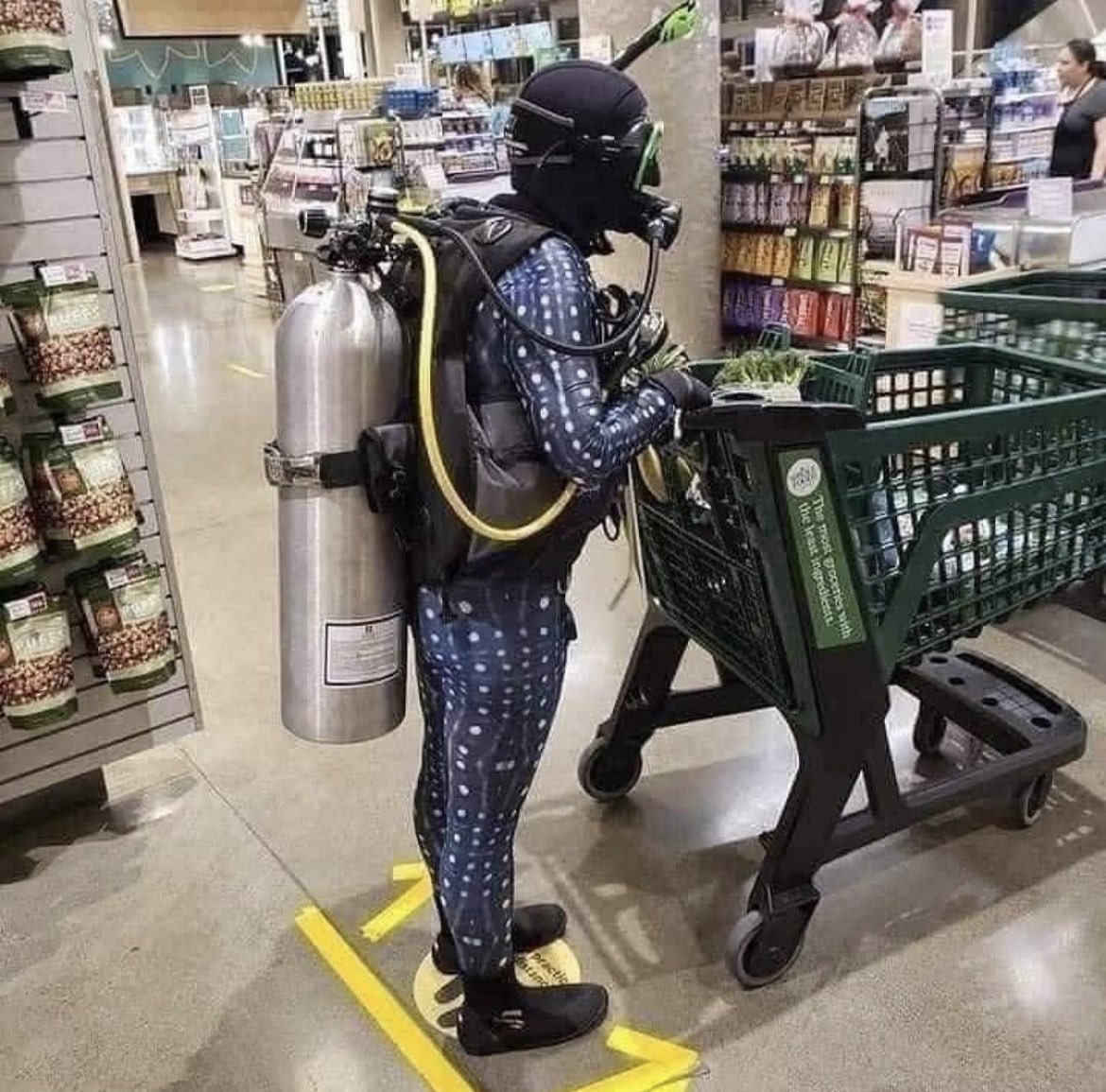 jhayusb's tweet photo. grocery shopping in 2020 was a movie https://t.co/NblUQDz6Xw