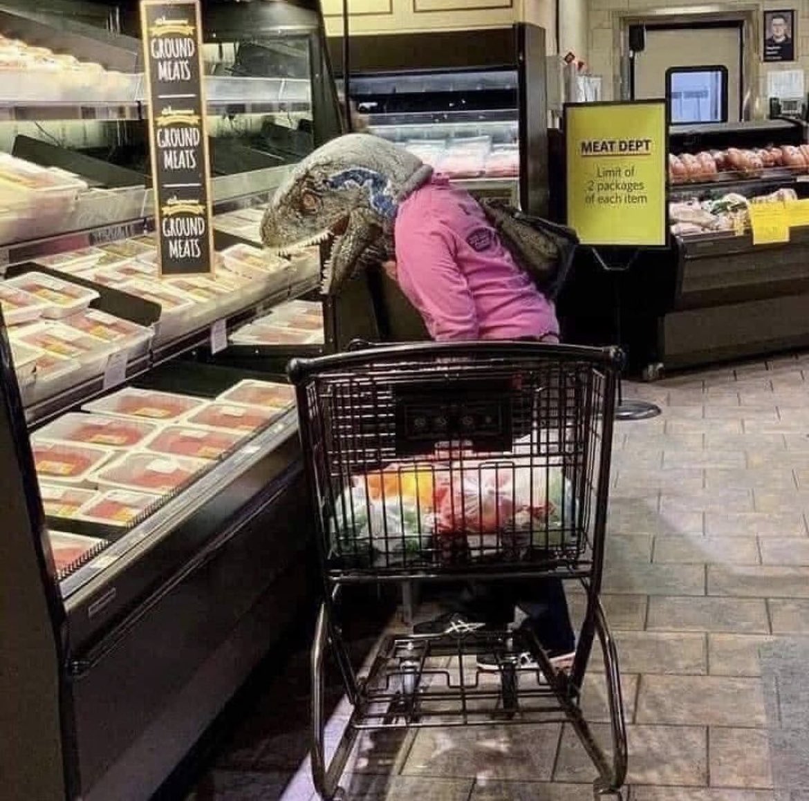 jhayusb's tweet photo. grocery shopping in 2020 was a movie https://t.co/NblUQDz6Xw
