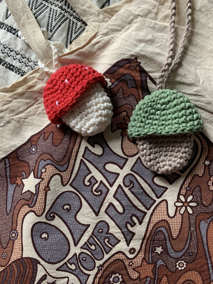 lunabellthreads's tweet photo. New mushroom pouches 🍄
Perfect size for bath &amp; bodywork’s hand sanitizers &amp; the cutest crystal bag to carry around with you✨ https://t.co/zBoUMLkilz