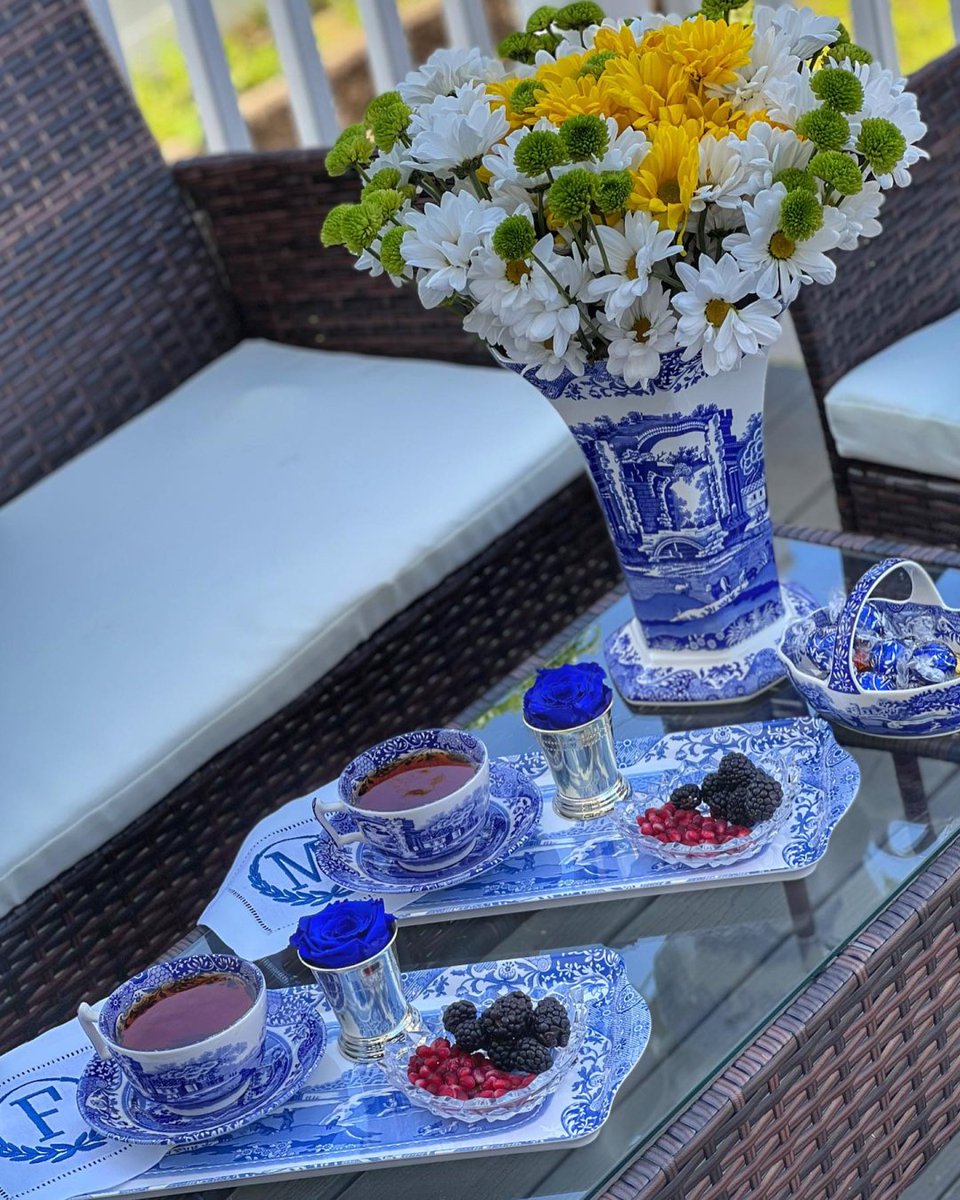 PortmeirionGrp's tweet photo. #Teatime #alfresco makes for the perfect #afternoonpickmeup. ☕ #SpodeBlueItalian
📷: @mervestablee on IG https://t.co/xQRzpvppCn