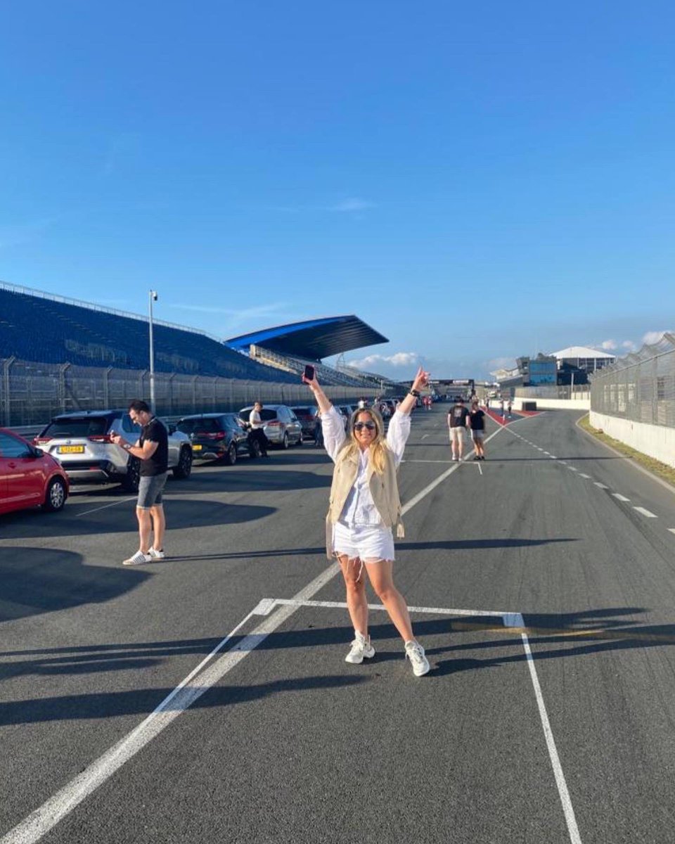 Bofrederiquee's tweet photo. Had an amazing day on circuit of Zandvoort to see the preparations for the grand prix https://t.co/ama6DjxJ11