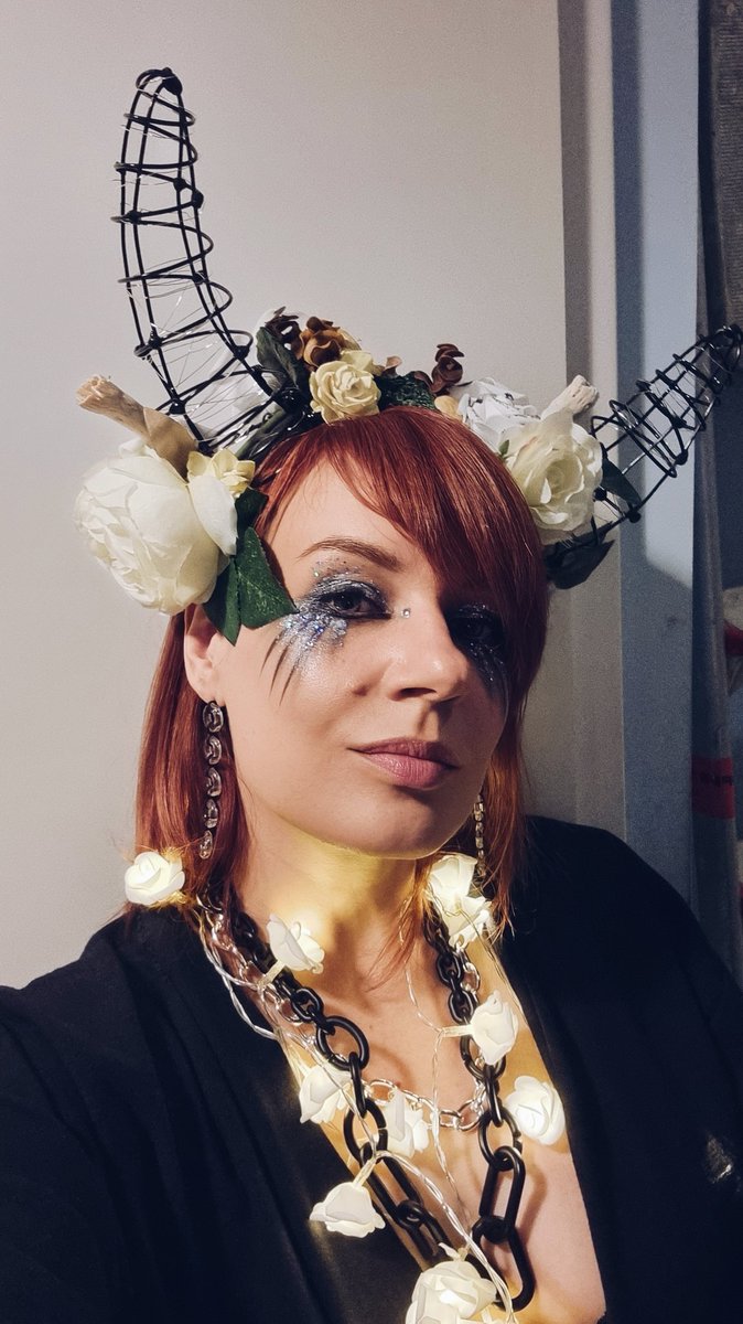 taelnor's tweet photo. For new followers. My name is Tanya, I'm from Kharkiv, Ukraine. Now in Berlin because of war. I made brooches, decorations and headpieces. Worldwide shipping. Thanks for the orders and retweets, it helps me and my family a lot! 💛💙 https://t.co/QAabbbmIQt