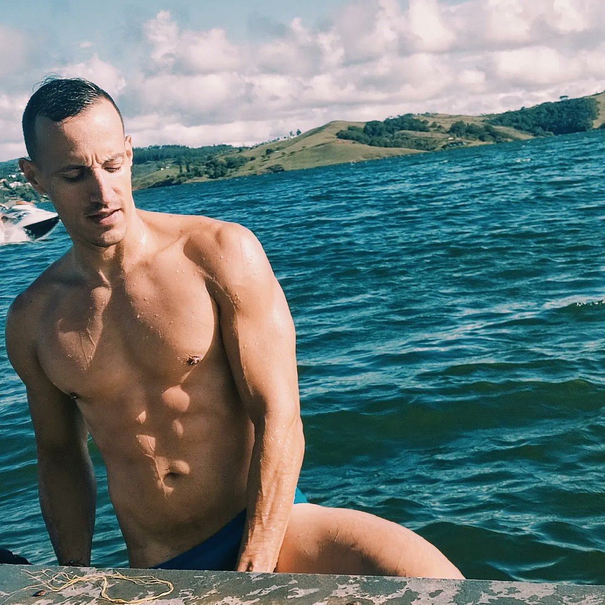 ethan_woods2021's tweet photo. "Lo menos frecuente en este mundo es vivir. La mayoría de la gente solo existe.
.
.#beach #fitnessmotivation #fitness #fitmen #boyonbeach #instafitness #fitnessfreak #fitnesslifestyle #superbody #caribbeansea #islandlife #seaandsun #seaphotography #sealife https://t.co/M7Mg0Da76p