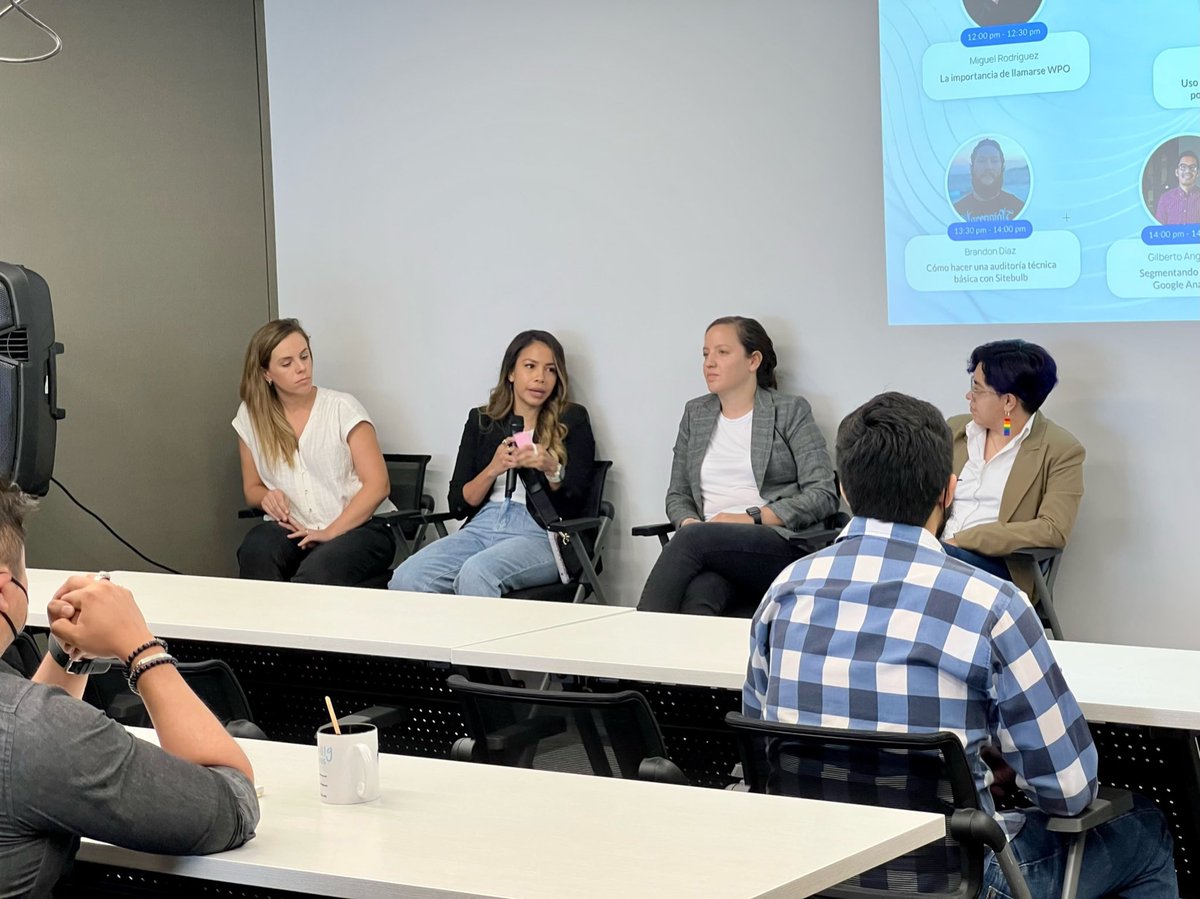 seoconfmx's tweet photo. Algunas fotos de nuestro panel de expertas SEO con @consultinamx @samiAbam @frutifru @ucandrea 🙌😎 #seoconf2022 https://t.co/SeY2tgzwC3