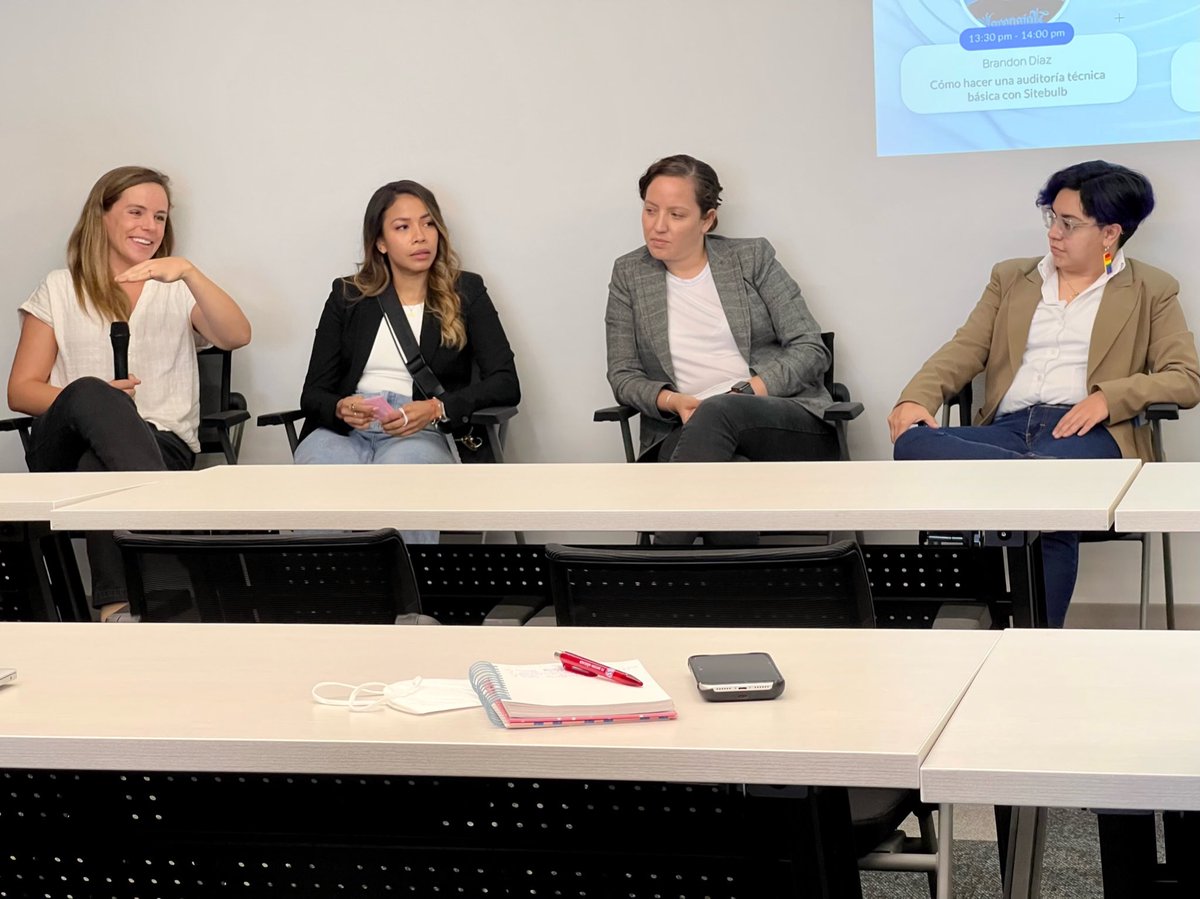 seoconfmx's tweet photo. Algunas fotos de nuestro panel de expertas SEO con @consultinamx @samiAbam @frutifru @ucandrea 🙌😎 #seoconf2022 https://t.co/SeY2tgzwC3