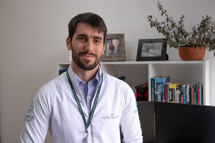 Instituto de Ciências Biomédicas (@icb_usp) on Twitter photo Projeto do Prof. Diego Rovaris, líder do Laboratório de Genômica Fisiológica da Saúde Mental, obteve verba de 2,7 milhões de dólares do <a href="/NIMHgov/">National Institute of Mental Health (NIMH)</a> para estudar, de forma inédita no Brasil, as relações entre o TDAH e o rendimento educacional.
ww3.icb.usp.br/pesquisador-do…
#ciencia #TDAH Projeto do Prof. Diego Rovaris, líder do Laboratório de Genômica Fisiológica da Saúde Mental, obteve verba de 2,7 milhões de dólares do <a href="/NIMHgov/">National Institute of Mental Health (NIMH)</a> para estudar, de forma inédita no Brasil, as relações entre o TDAH e o rendimento educacional.
ww3.icb.usp.br/pesquisador-do…
#ciencia #TDAH