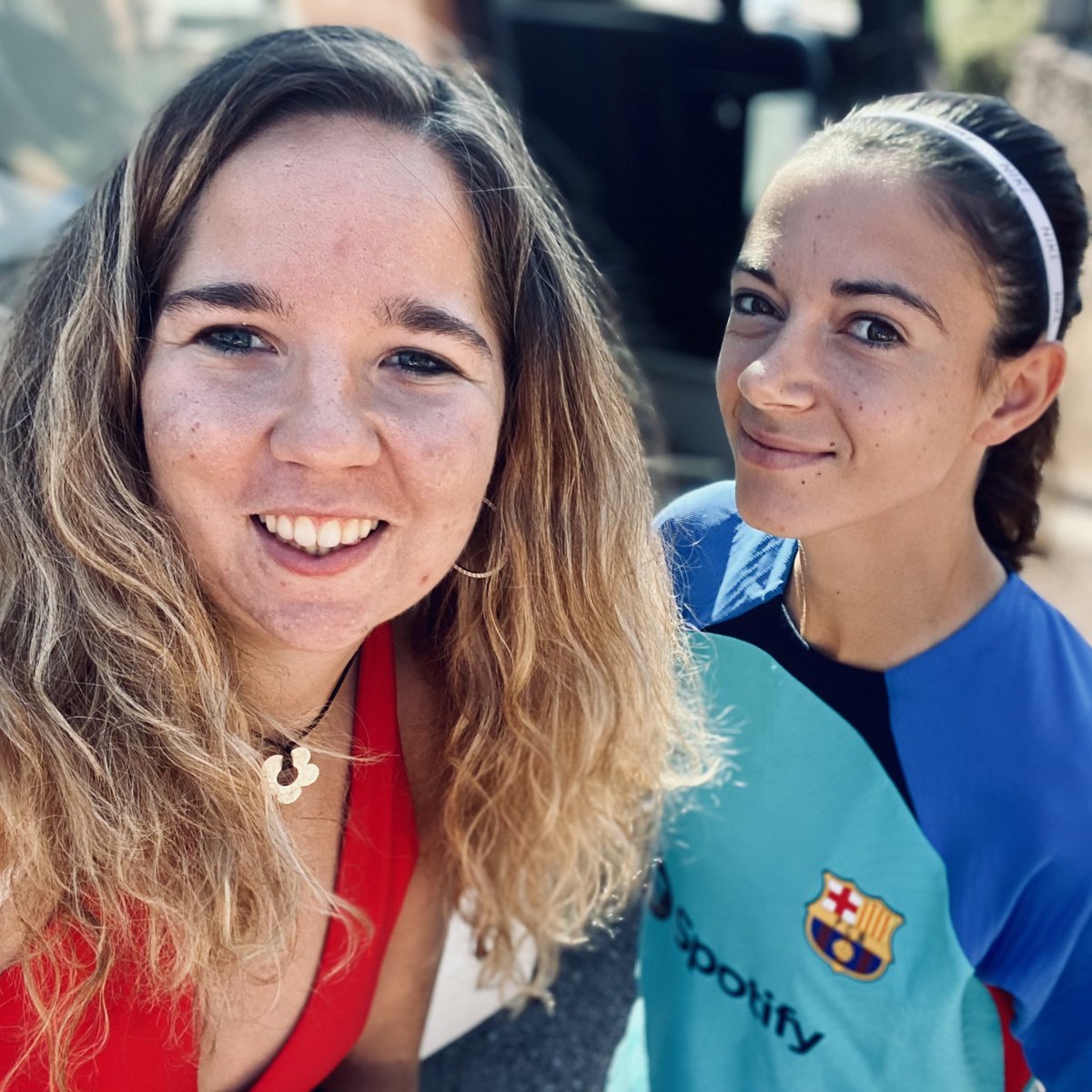 julia23cule's tweet image. 𝔇𝔯𝔢𝔞𝔪𝔰 𝔠𝔬𝔪𝔢 𝔱𝔯𝔲𝔢 ❤️‍🩹⚽️✨
Elles el meu refugi❤️
Gràcies per fer-me feliç, sempre despres de la tormenta arriba la calma🤍