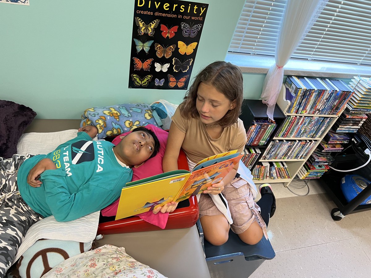 JurriesWerner1's tweet photo. LOVE our peer leader program! @HMSMustangPride @sosebees @JessieLeyden @FCS_SEC #SECPROUD https://t.co/eZIdbRTGY4