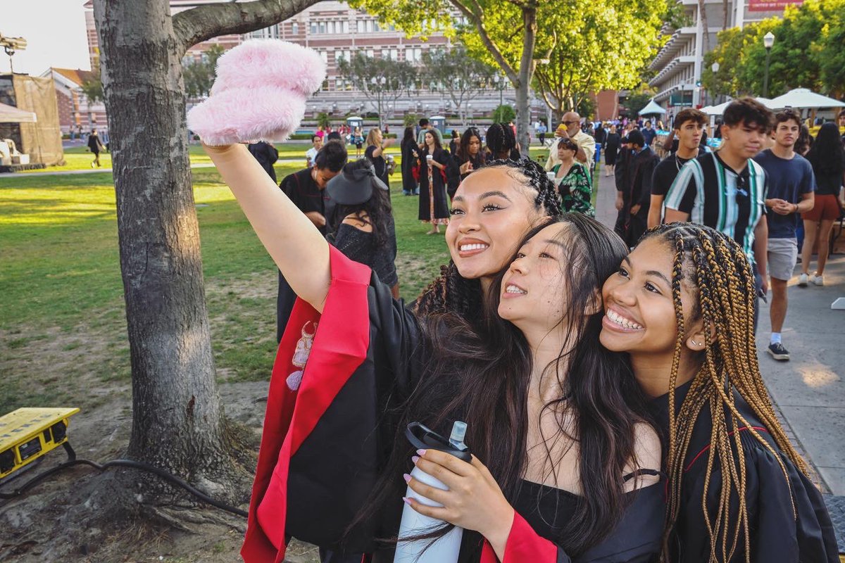 Carol Folt tweet media