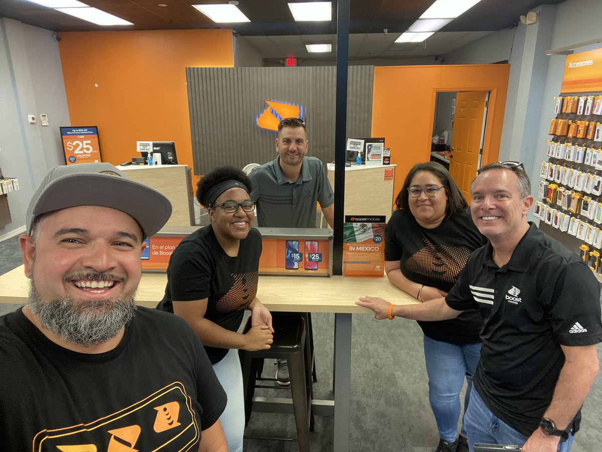 david_lopez702's tweet photo. Great visits today in Sanford and Deltona with the man @mschwager3 and #ParkWireless !! Talking BTN and ACP!! Challenged this group to triple their apps ran by end of month!! 💪🏼💪🏼💪🏼 #BAD_Batch #BoostSouthEast #BoostNation @JayMiglionico @tonywagner29 @BroyeDavid https://t.co/ijSII8iKkB