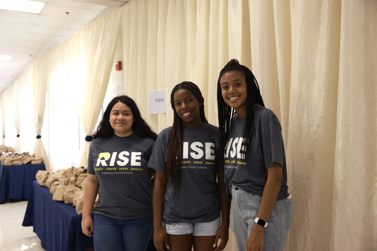 CabCoSchools's tweet photo. Special thanks to our #CabCoSchool student volunteers for exemplifying SERVE and closing out #CCSRISE2022 DAY TWO! 💕 https://t.co/X9dFvxHpd1