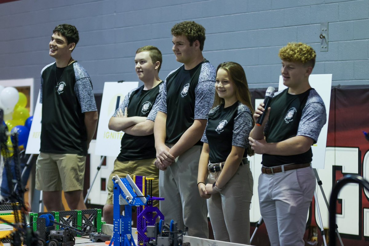 CabCoSchools's tweet photo. Special thanks to our #CabCoSchool student volunteers for exemplifying SERVE and closing out #CCSRISE2022 DAY TWO! 💕 https://t.co/X9dFvxHpd1