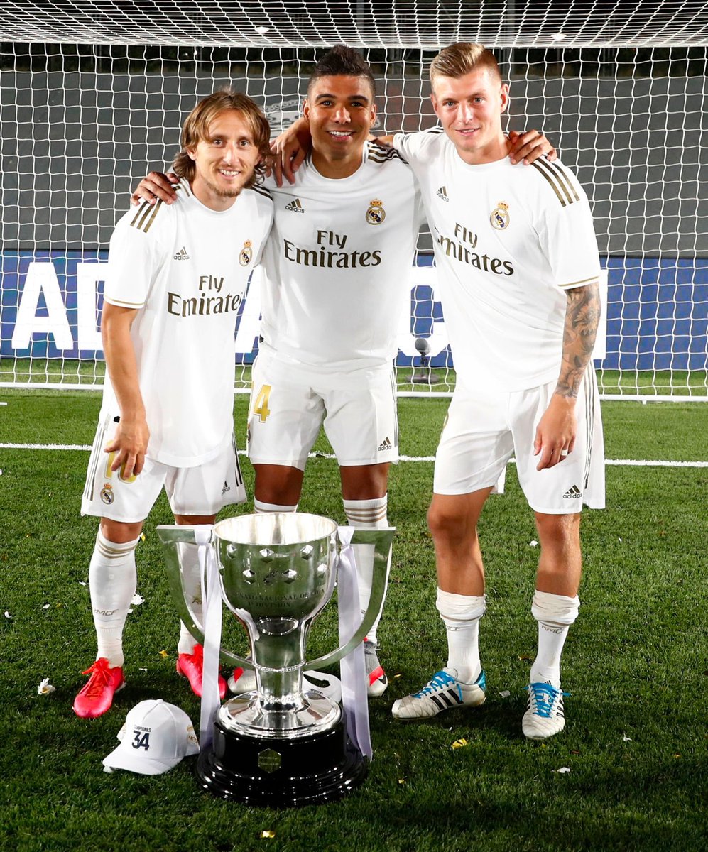 ActuFoot_'s tweet photo. La fin d'un trio légendaire. 😢 https://t.co/YlU98rIGUL