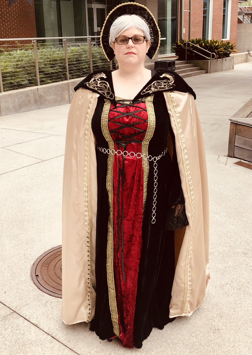 JoyBurney4's tweet photo. I am sworn to secrecy &amp; cannot reveal spoilers or someone will come &amp; take away my phone. But I was told by an advid fan of the show it “checks all the boxes”.  While I don’t know if that is true since I don’t  have a frame of reference. #HouseoftheDragon https://t.co/3vaCDcKfkI