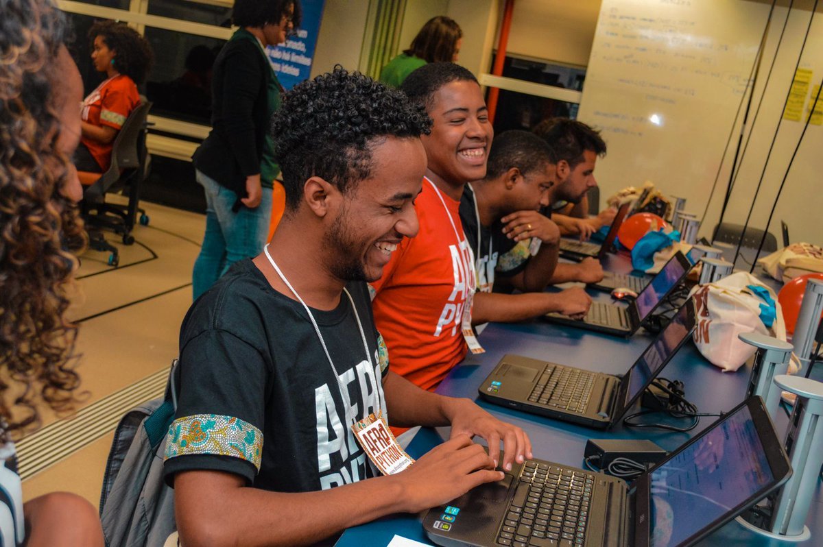AfroPython's tweet photo. Na hora de escrever o seu futuro na tech, é muito importante estar em contato com pessoas que estão buscando o mesmo que você!
AfroPython é quilombo, AfroPython é uma comunidade de pessoas tecnologistas com sede de mudar a cara do mercado da tech, faça parte!
#AfroPython https://t.co/A14SlPRM03